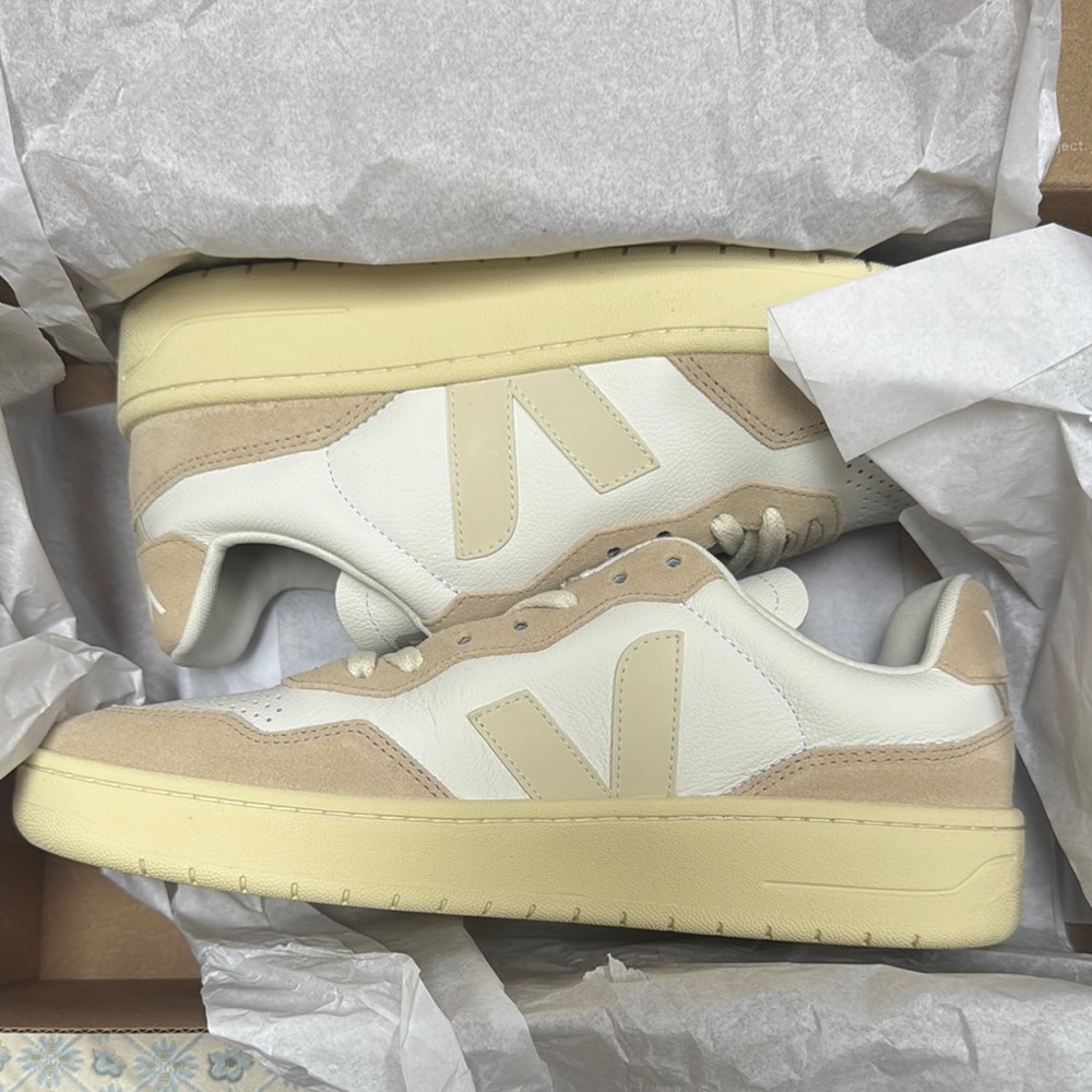 Veja Women's Cream and Tan Sneakers